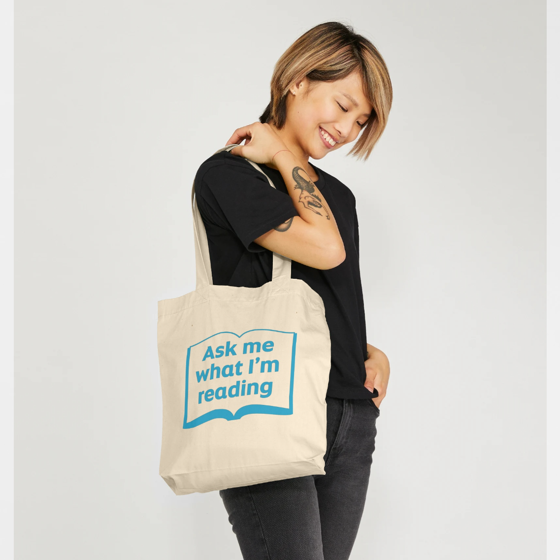 'Ask me what I'm reading' tote bag