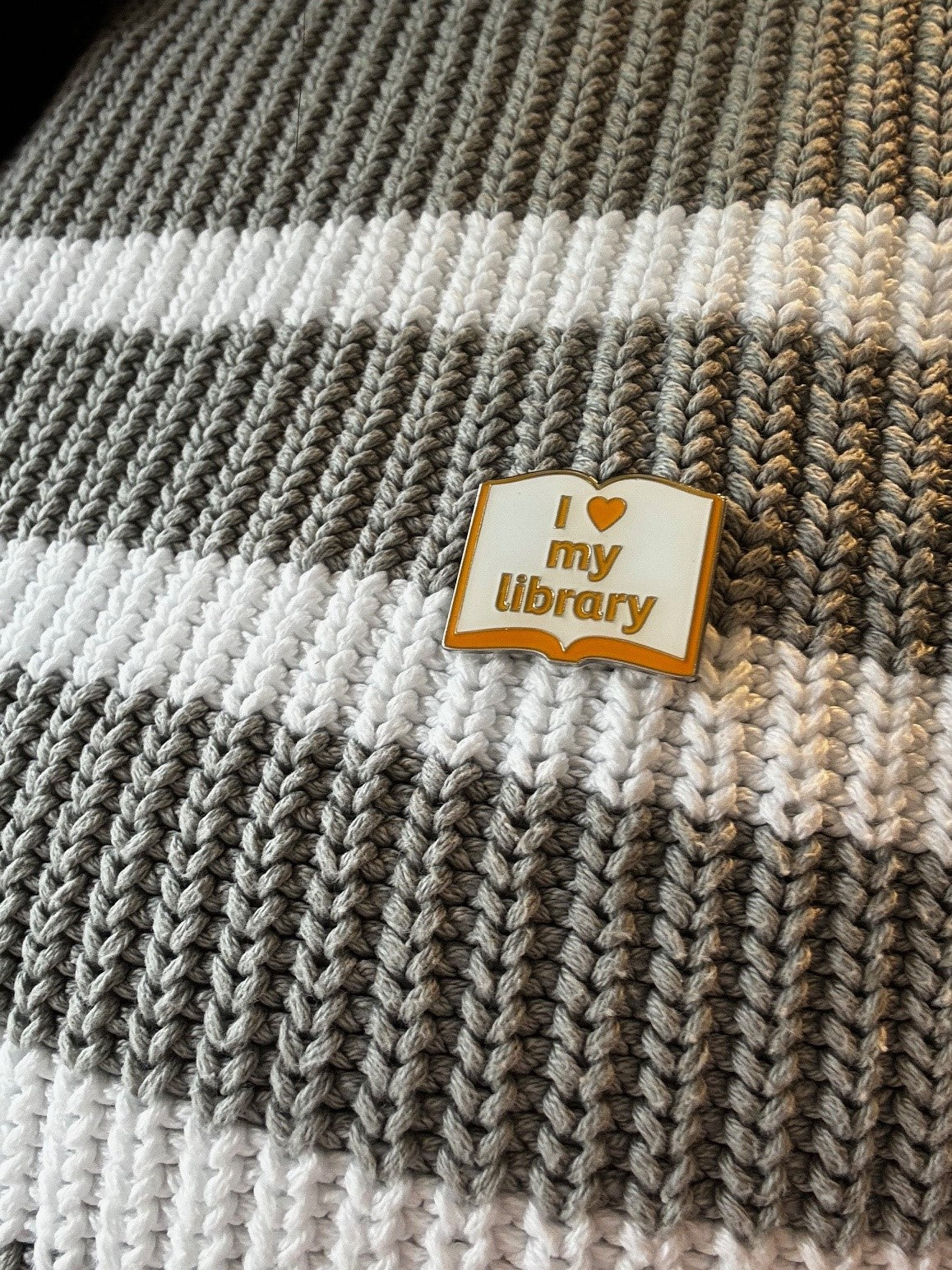 'I ❤ my library' pin badge