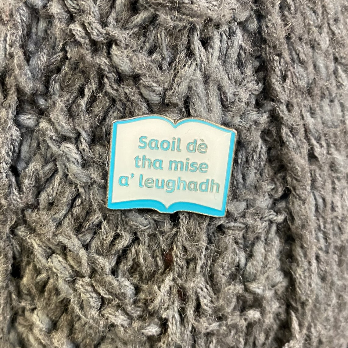 Saoil dè tha mise a' leughadh' pin badge bundle