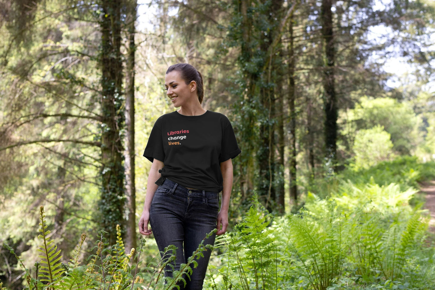 Women's T-shirt – Libraries change lives (black)