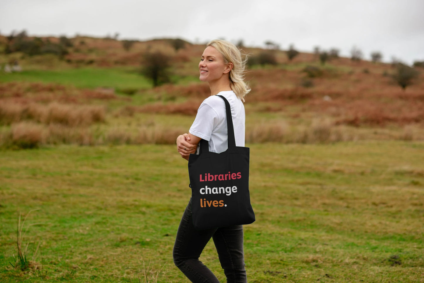 'Libraries change lives' tote bag