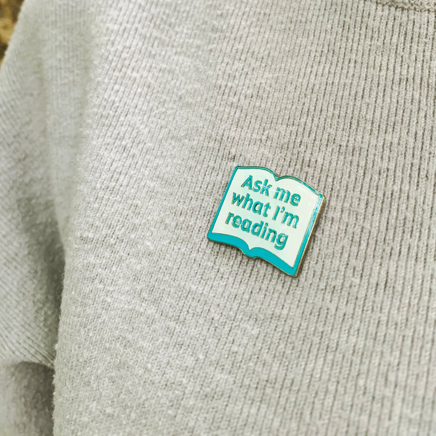 'Ask me what I'm reading' pin badge